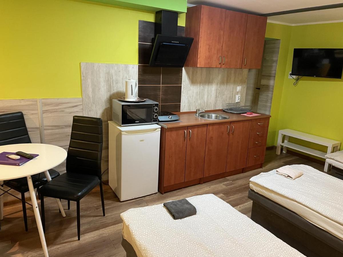 Eldom-Noclegi Pracownicze Daleka 12 Вонгровец Экстерьер фото