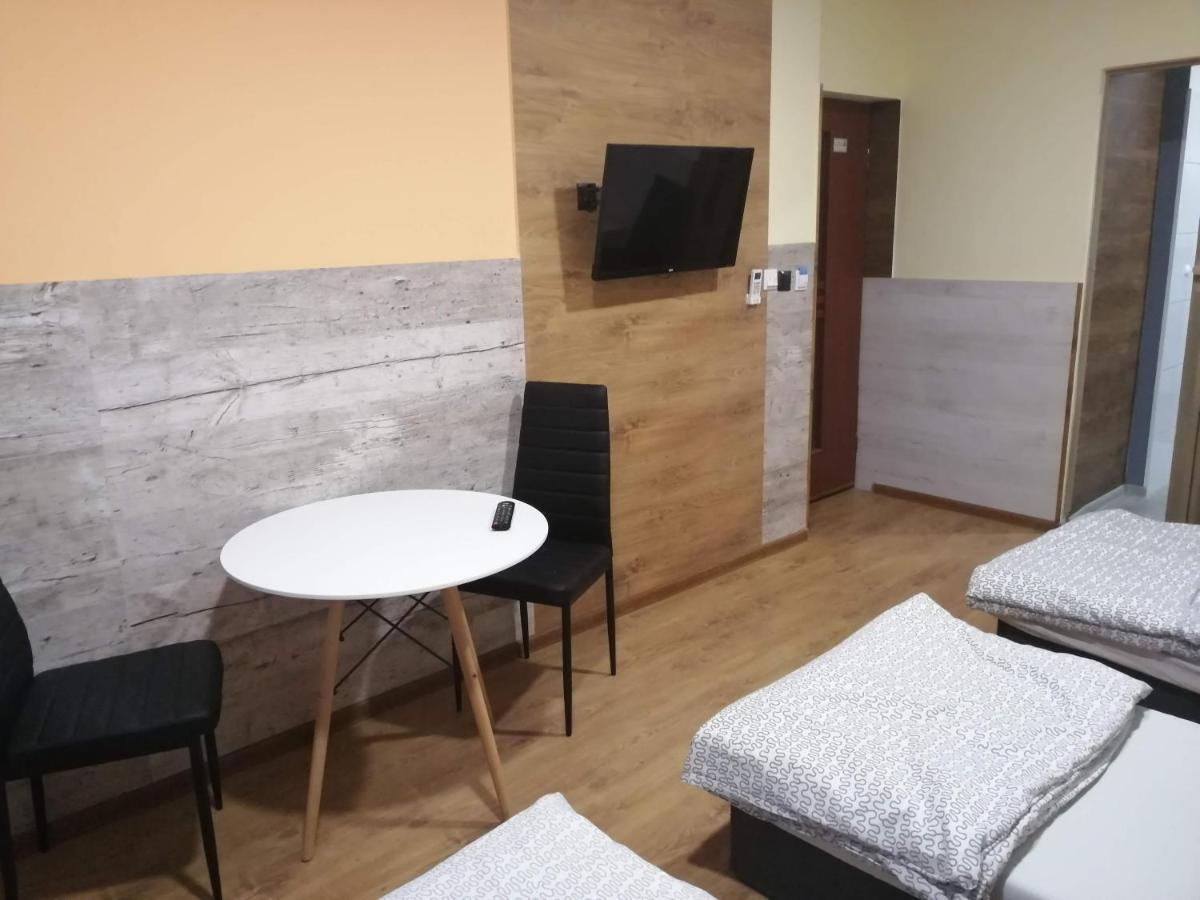 Eldom-Noclegi Pracownicze Daleka 12 Вонгровец Экстерьер фото